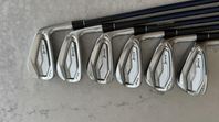 Srixon ZX5, smidda järnklubbor, regular grafitskaft