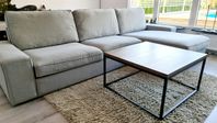 Rymlig Kivik-soffa + soffbord fr. Mio