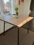 Bord 90x90cm i nyskick!