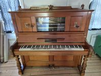 fint gammalt piano