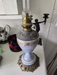 Vacker äldre fotogenlampa 
