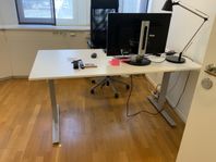 Skrivbord och stol