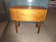 Teak byrå