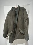 Grön jacka (L) - Pull & Bear