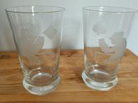 Glas med spelkortsmotiv från Boda Glas.