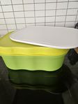Tupperware brödlåda/ box med  lock och skärbräda!