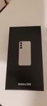 Oöppnad Samsung Galaxy S24 med fodral, dual SIM, 128GBminne