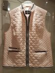 Supersnygg quiltad rosa väst från Gerry Weber stl M/L