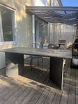 svart matbord carrara marmor imitation 