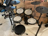 TD-11 Elektroniskt trumset + trumtron