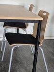 elevbord och stolar klassrum