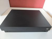 Xbox One x 1tb med 1 Kontroller 