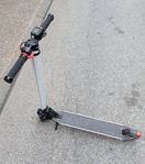 Elektrisk scooter med laddare
