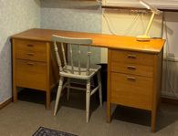 Skrivbord i teak 1940/50-tal