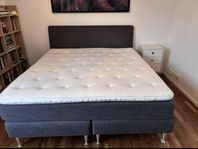 King size bed 