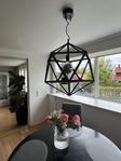 Taklampa i industriell stil