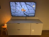 Vit högblank TV-bänk från Mio 