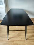 Modernt köksbord