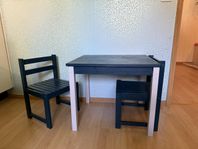 Barnbord med stolar