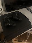 PS4 PRO *Nyaste modell med 3 kontroller 