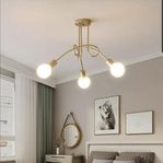 Modern taklampa i elegant guldmetall – stilren belysning