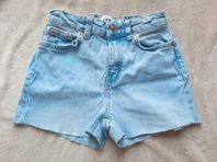 Jättefina jeansshorts stl 140