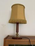 Bordslampa i teak 