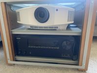5.1 Hemmabiosystem med projektor och duk – SVS, Onkyo, Son