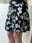 Svart kjol med blommor - Orsay - XS - NYHET