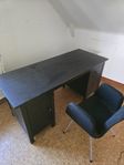 Skrivbord och stol