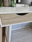 Skrivbord/sminkbord från Jysk