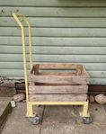 Vintage/retro/industri rullvag med fin patina