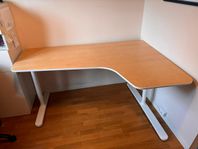 skrivbord och stol