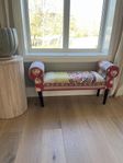 Mönstrad sittbänk 