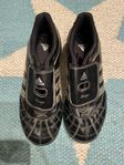 Fotbollsskor adidas 