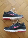 Nike trainers strl 36 250kr är små i storleken