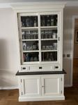 Mio Skagen bord, vitrin, skänk mm
