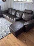 Skinnsoffa med divan 