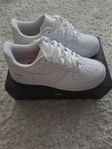 Nike air force 1 low / supreme, EU 45.5 , Inköpspris 