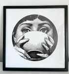 Tavla av Piero Fornasetti skapad av tapeten med motivet KOPP