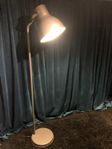 Golvlampa Hektar, mörkgrå 