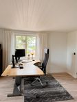Stort skrivbord Kinnarps kontor höj och sänkbart 