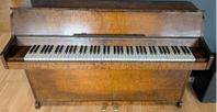 Pianino J.P. Löfberg från 1945
