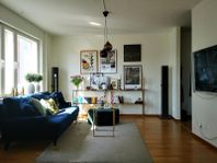 Soffbord / sidobord i mässing / guldfärg med glasskiva