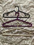 Hanger white, black, purple (Galge vit, svart, lila)