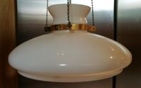 Retro taklampa från 60-talet - Vit glas kupa.
