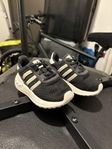 Adidas skor - strl 22
