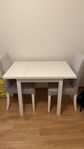 Matsalsbord och 2 st stolar