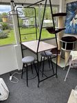 Bardbord och barstolar