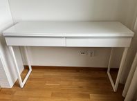 Skrivbord med två lådor